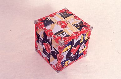 Motor de caixa de música e folha de flandres Dimensões: 25 x 25 x 25 cm
