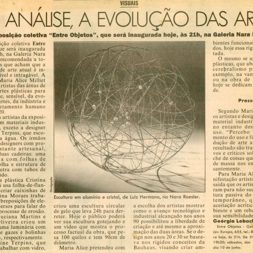“Em análise, a evolulão das artes. Na exposição coletiva “Entre Objetos”, que será inaugurada hoje, às 21h na Galeria Nara Roesler” Visão, Fonte não identificada, mai. 1995
