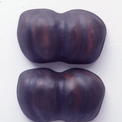 Óleo sobre alumínio fundido. Dimensões: 26 x 21 x 6 cm