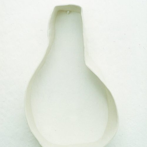 Porcelana branca. Dimensões: 21 x 13 x 4,5 cm