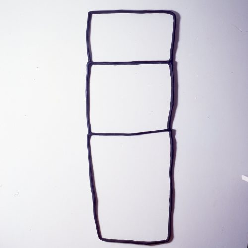 Tinta a óleo sobre relevo em resina. Dimensões: 184 X 67 X 5 cm
