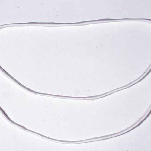 Resina acrílica. Dimensões: 76 x 117 x 5 cm