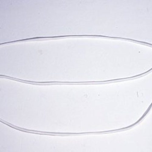 Resina acrílica. Dimensões: 81 x 168 x 5 cm