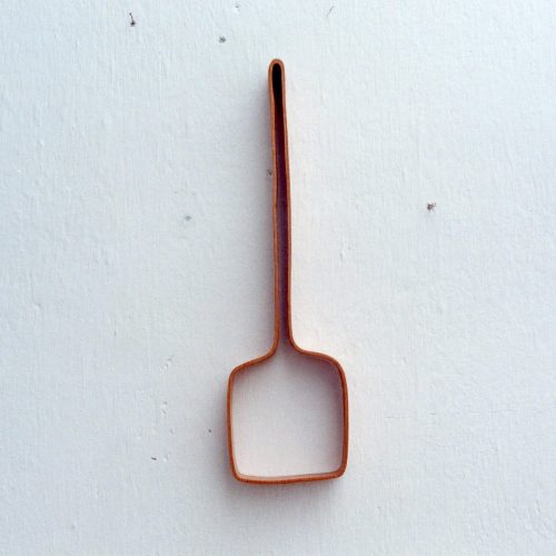 Madeira. Dimensões: 43 X 12 X 4,5 cm