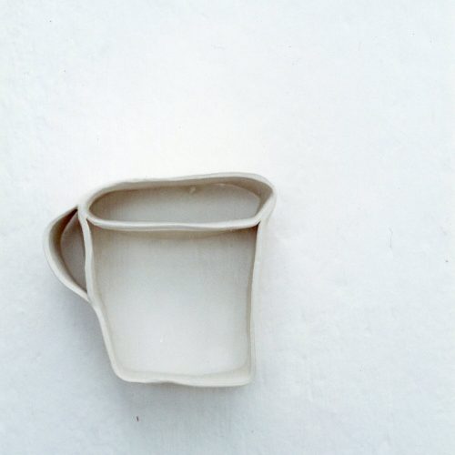 Porcelana branca. Dimensões: N.I.